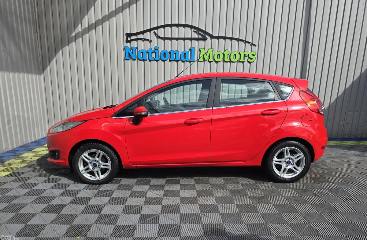 Ford Fiesta Hatchback, Petrol, 2014, Red