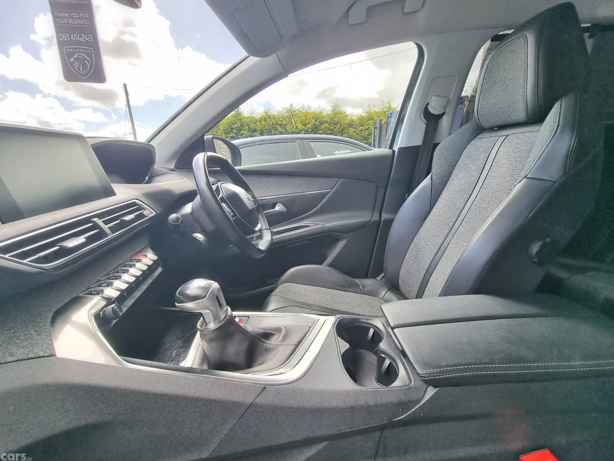 Peugeot 5008 MPV, Diesel, 2019, Blue