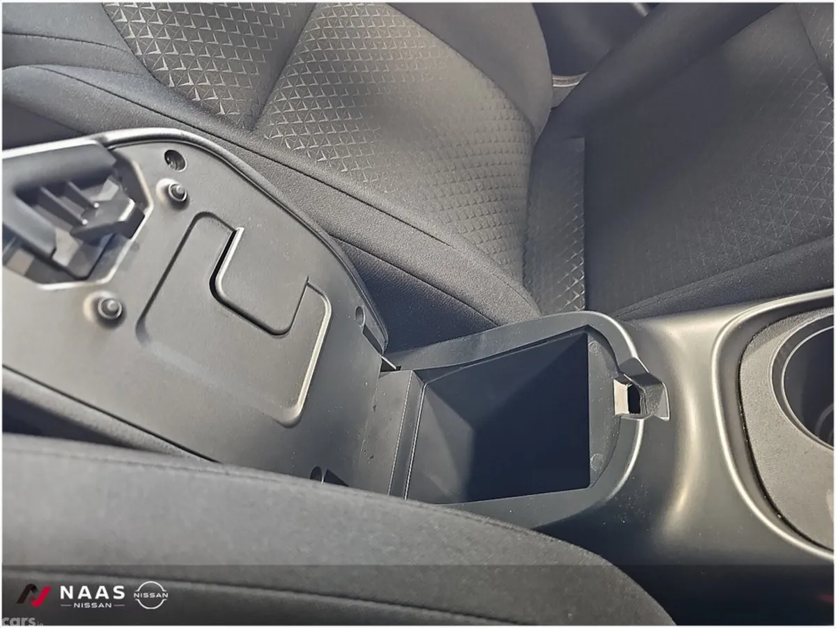 Nissan Juke MPV, Petrol, 2025, White