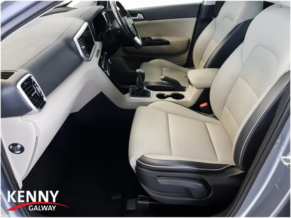 Kia Sportage MPV, Diesel, 2021, Grey