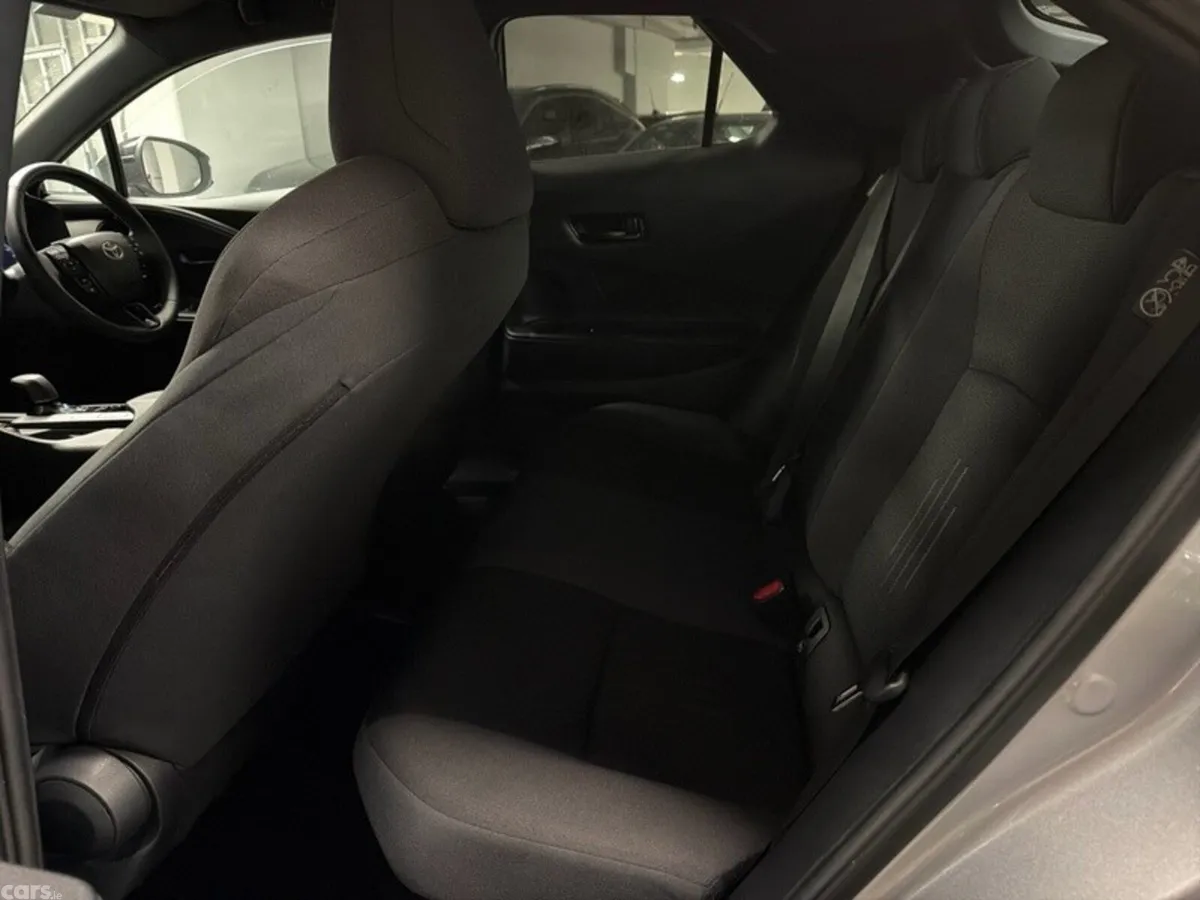 Toyota C-HR SUV, Petrol Hybrid, 2025, Silver