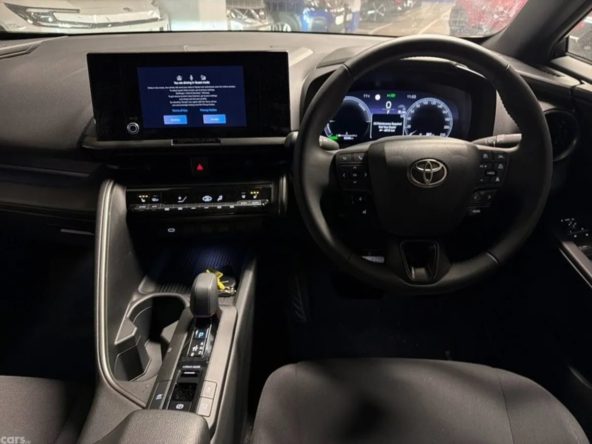 Toyota C-HR SUV, Petrol Hybrid, 2025, Silver