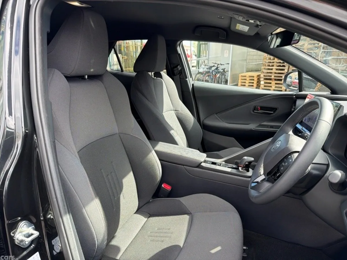 Toyota C-HR SUV, Petrol Hybrid, 2024, Black