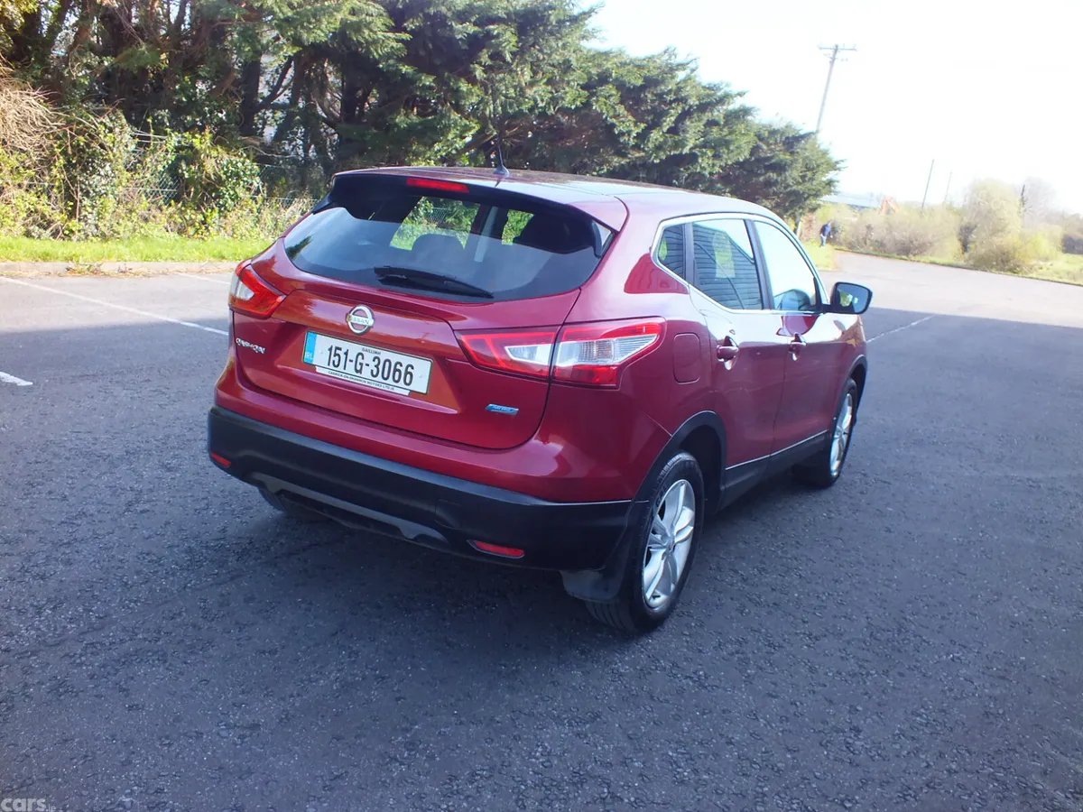 Nissan Qashqai Hatchback, Diesel, 2015, Red