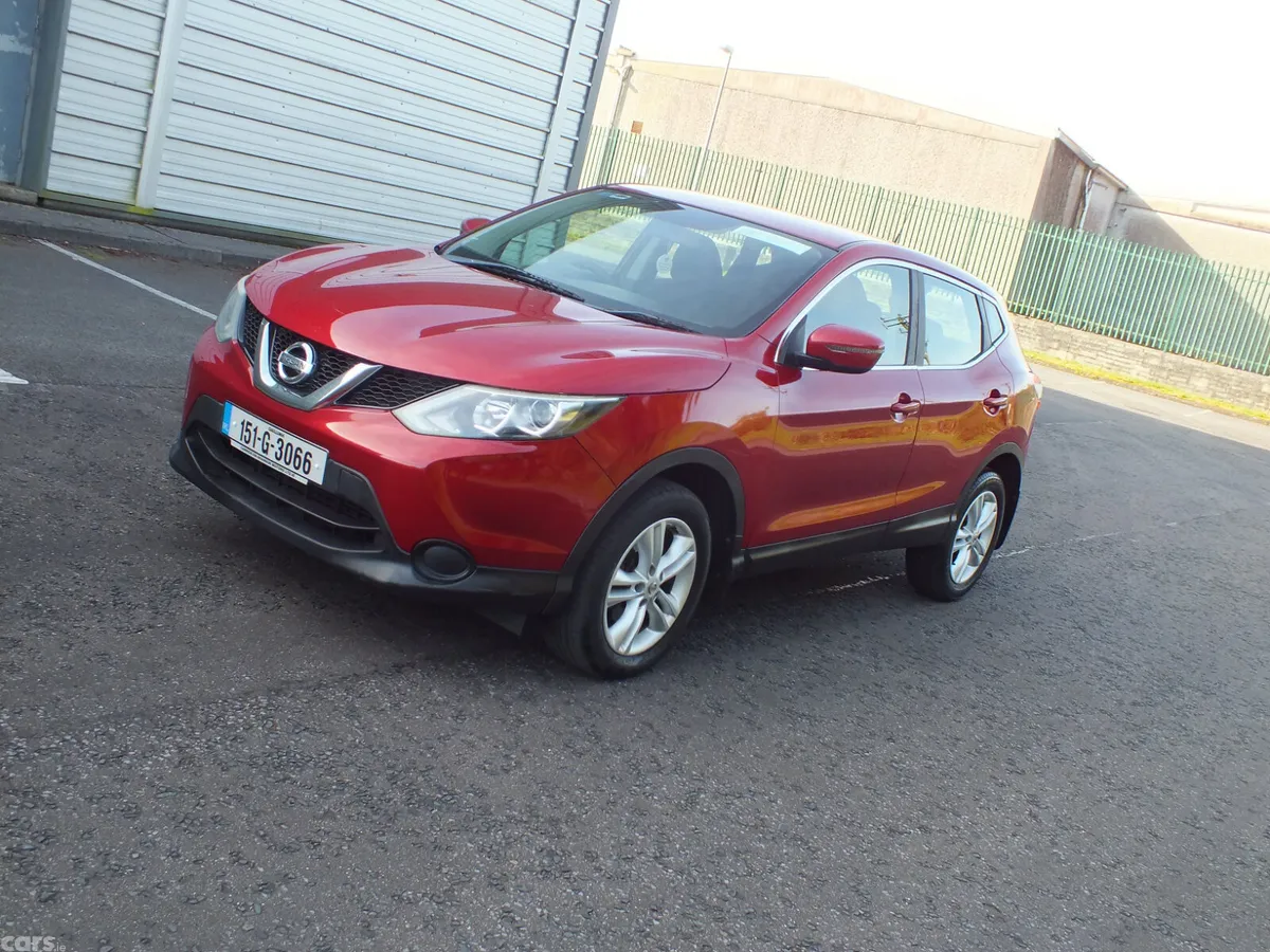 Nissan Qashqai Hatchback, Diesel, 2015, Red