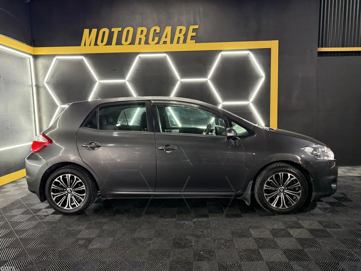 Toyota Auris Hatchback, Diesel, 2011, Grey