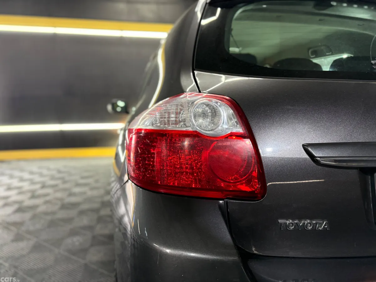 Toyota Auris Hatchback, Diesel, 2011, Grey