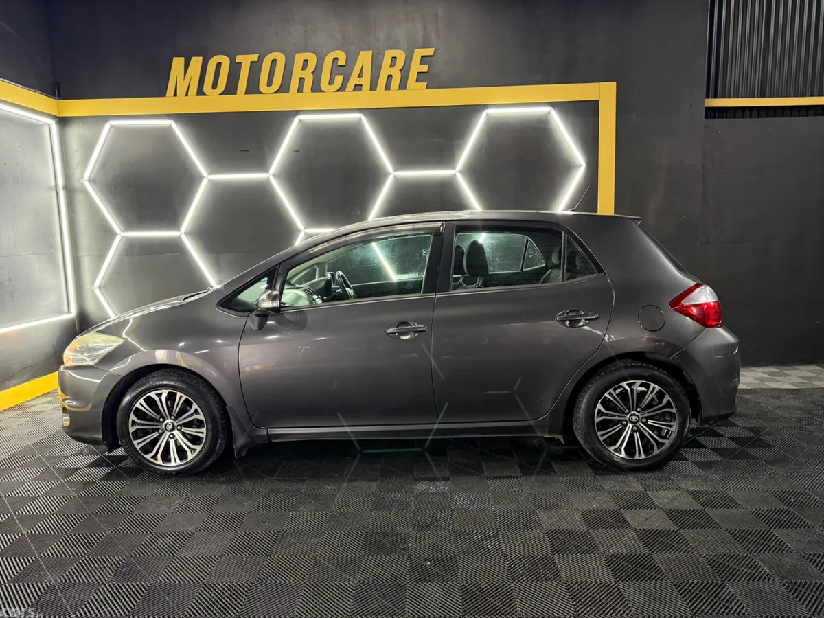 Toyota Auris Hatchback, Diesel, 2011, Grey