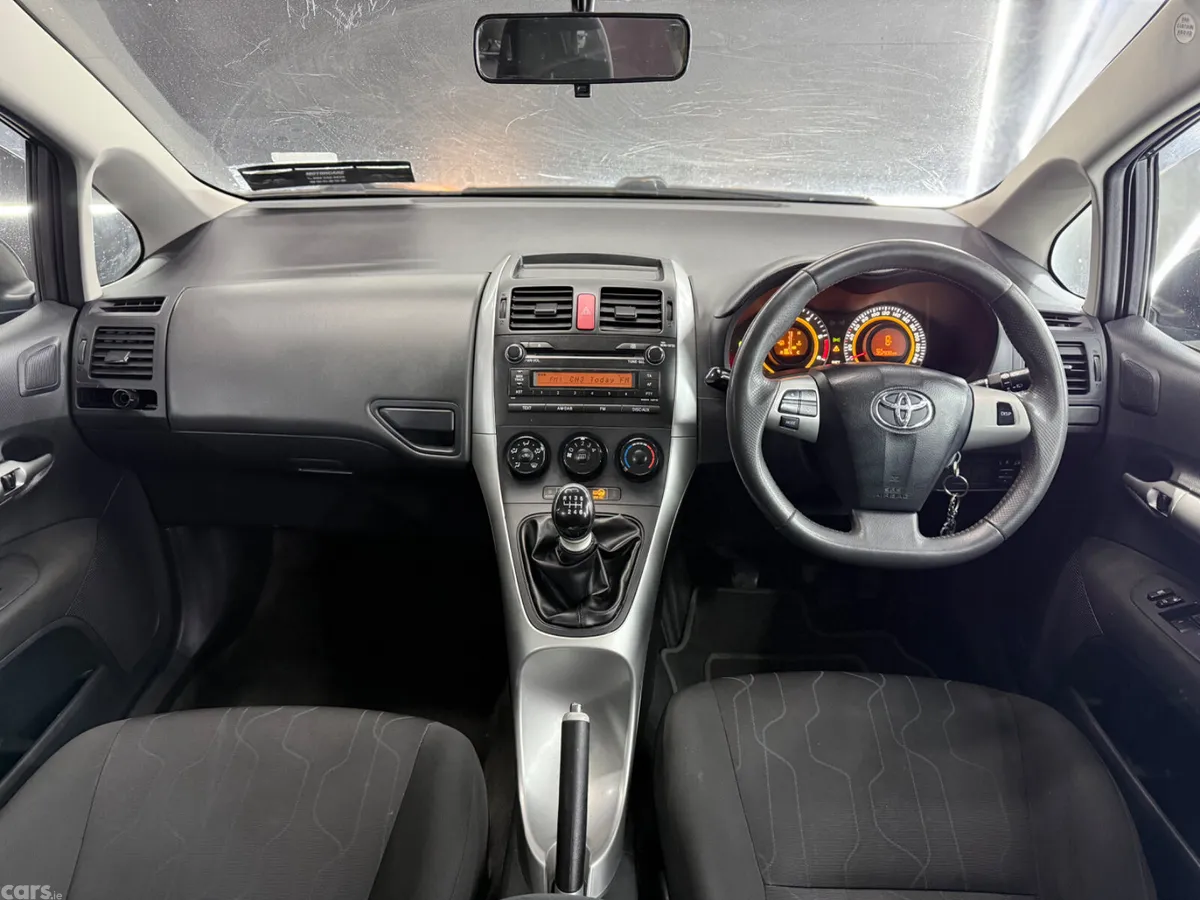 Toyota Auris Hatchback, Diesel, 2011, Grey