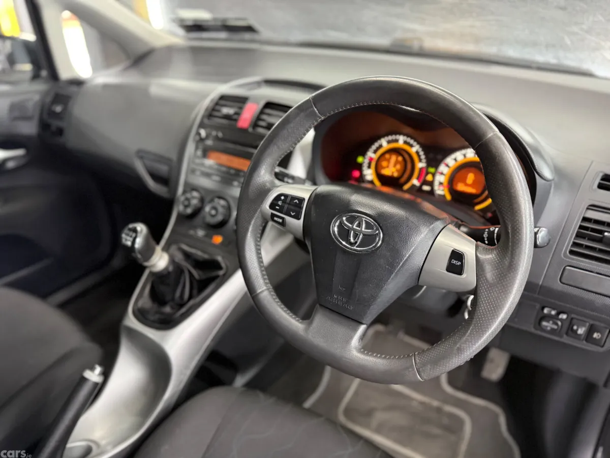 Toyota Auris Hatchback, Diesel, 2011, Grey