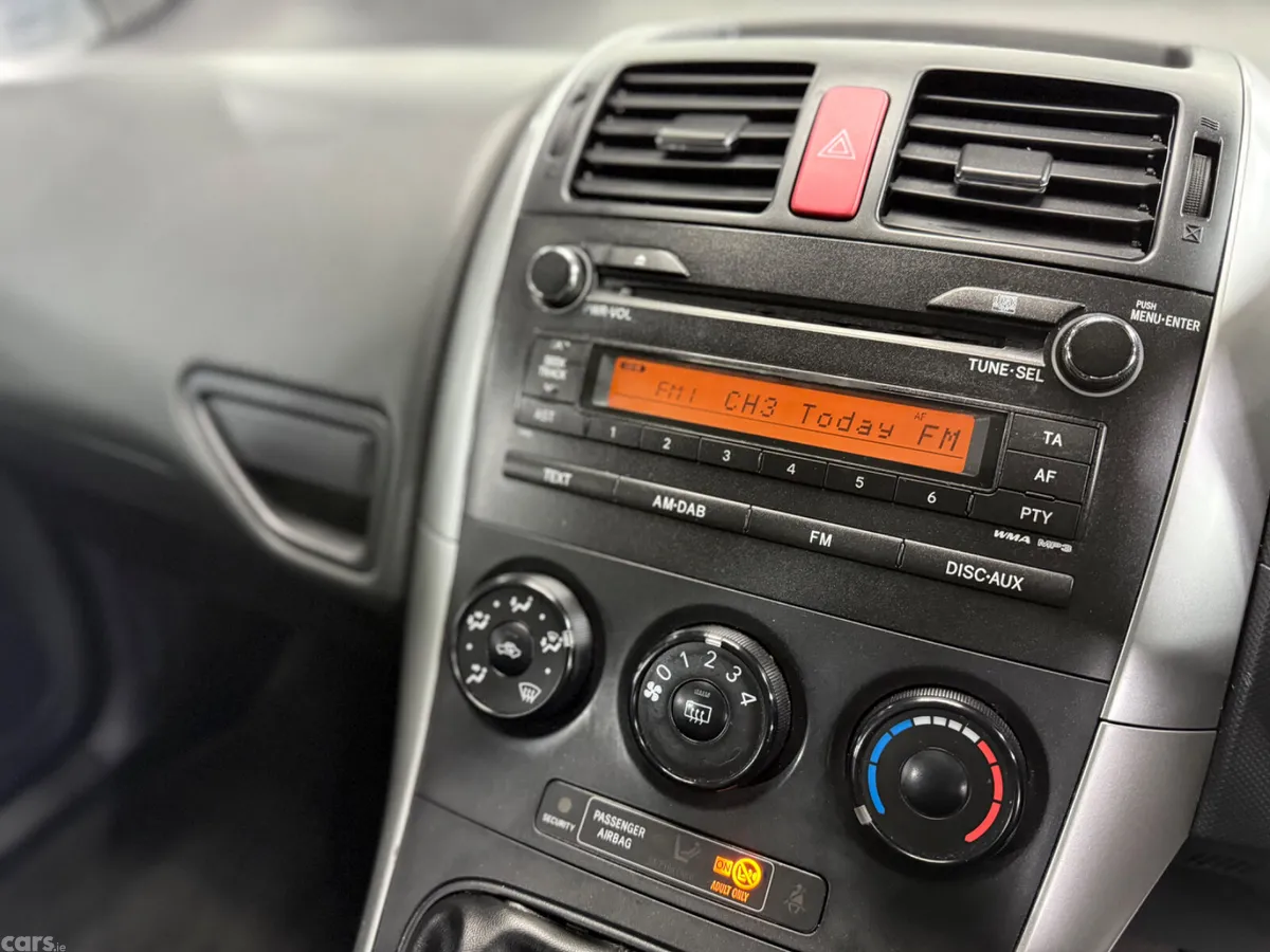 Toyota Auris Hatchback, Diesel, 2011, Grey