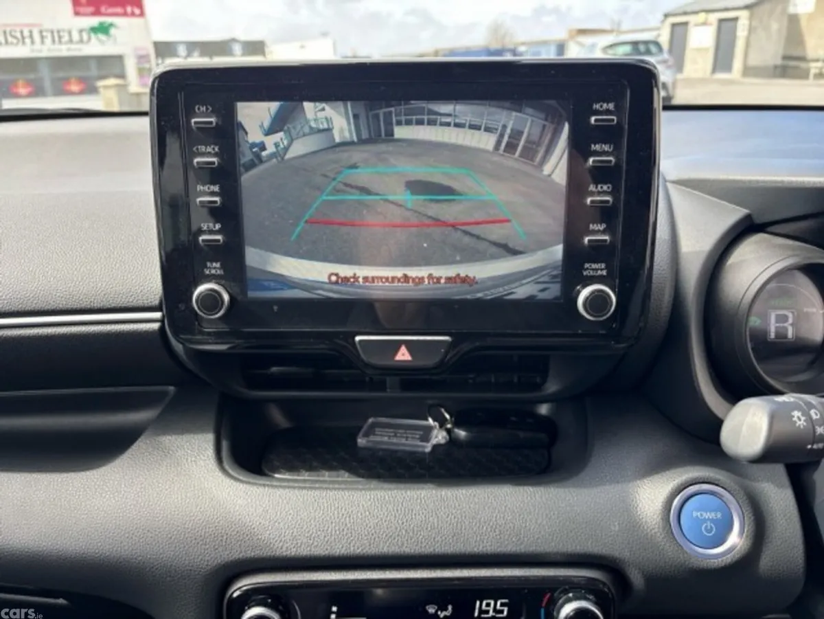 Toyota Yaris Hatchback, Petrol Hybrid, 2023, Silver