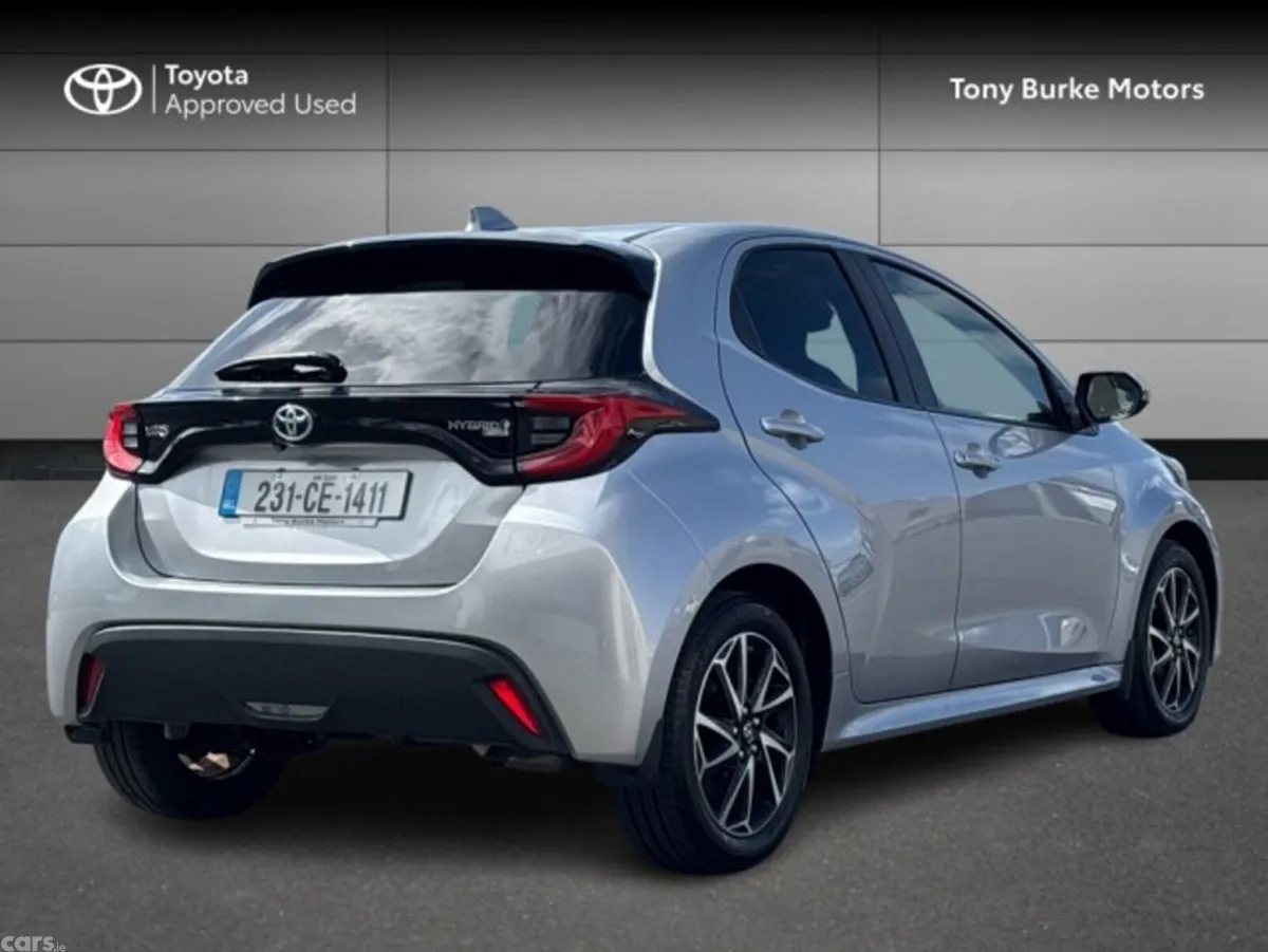 Toyota Yaris Hatchback, Petrol Hybrid, 2023, Silver