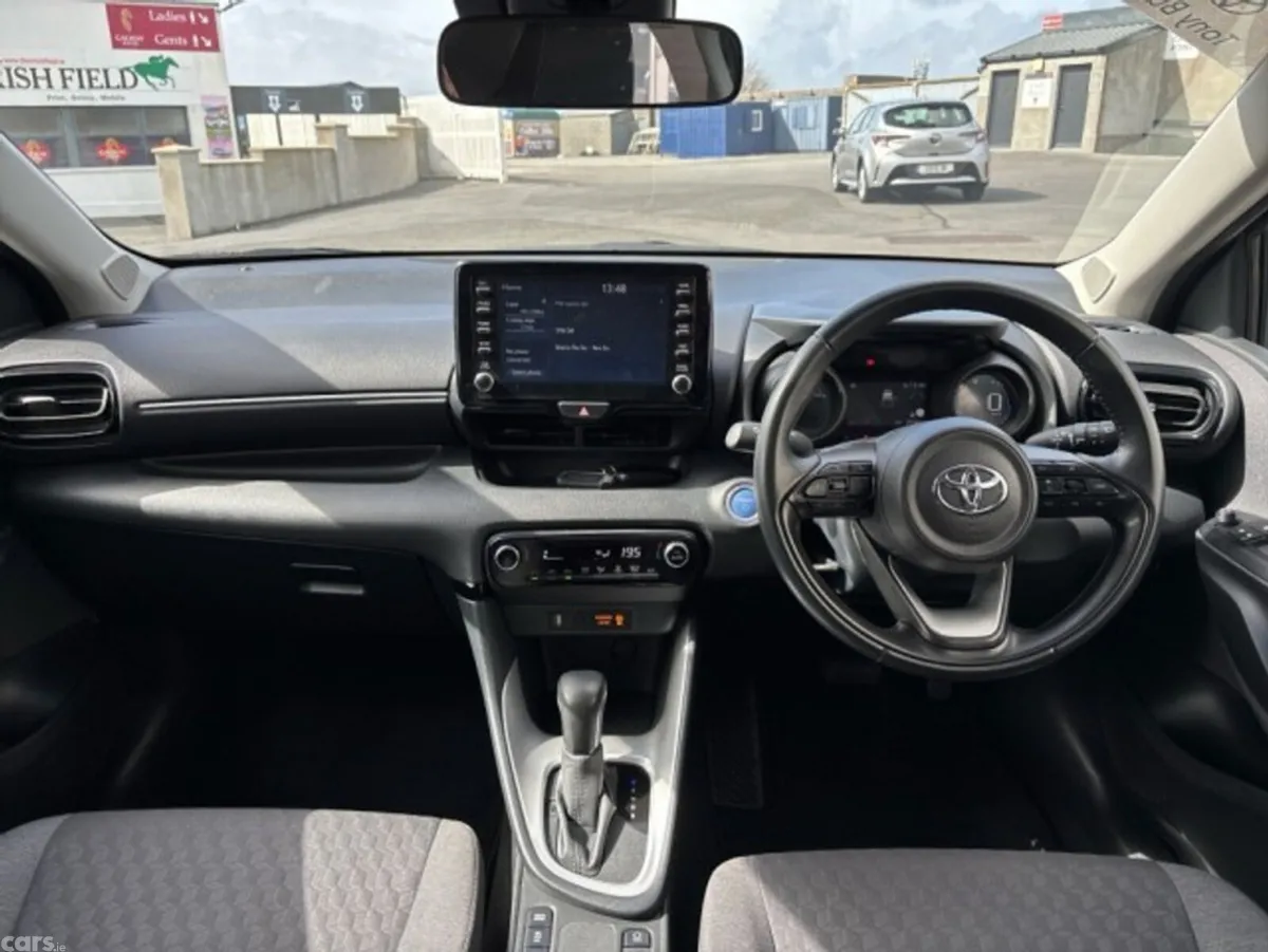 Toyota Yaris Hatchback, Petrol Hybrid, 2023, Silver