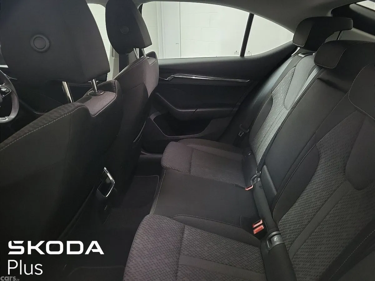 Skoda Octavia Saloon, Diesel, 2024, Black