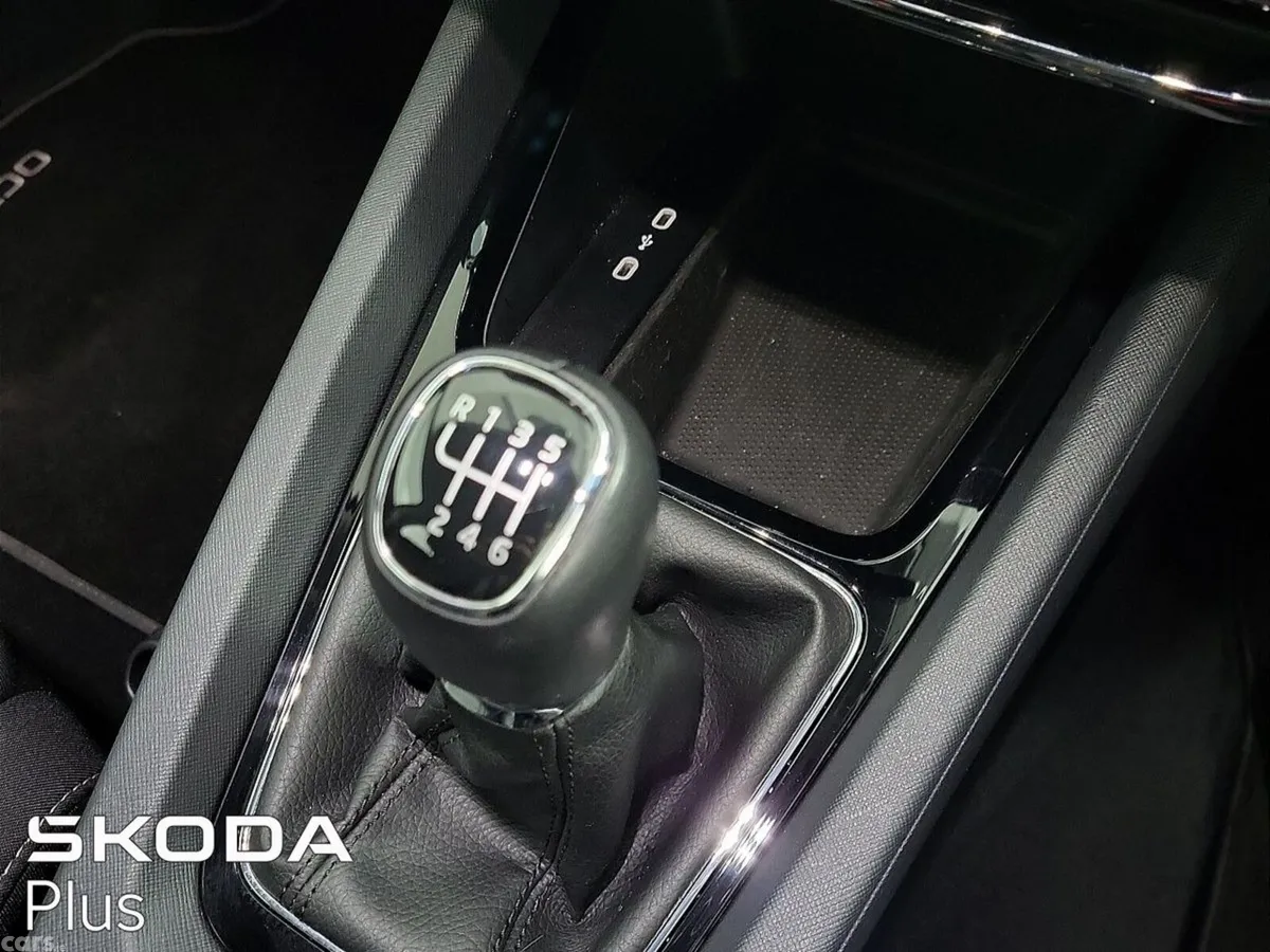 Skoda Octavia Saloon, Diesel, 2024, Black