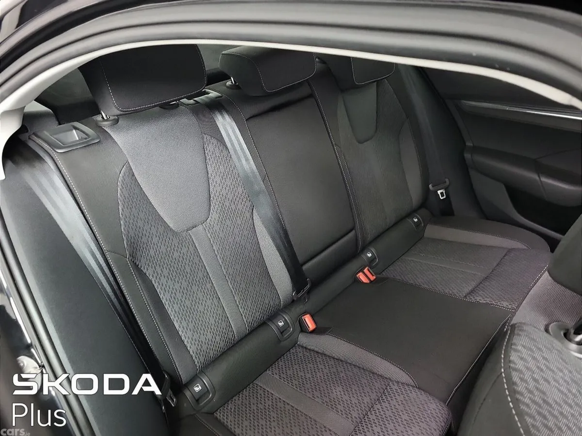 Skoda Octavia Saloon, Diesel, 2024, Black