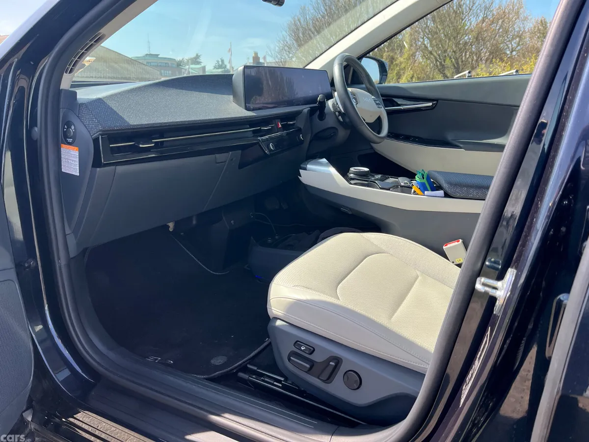 Kia EV6 MPV, Electric, 2023, Blue