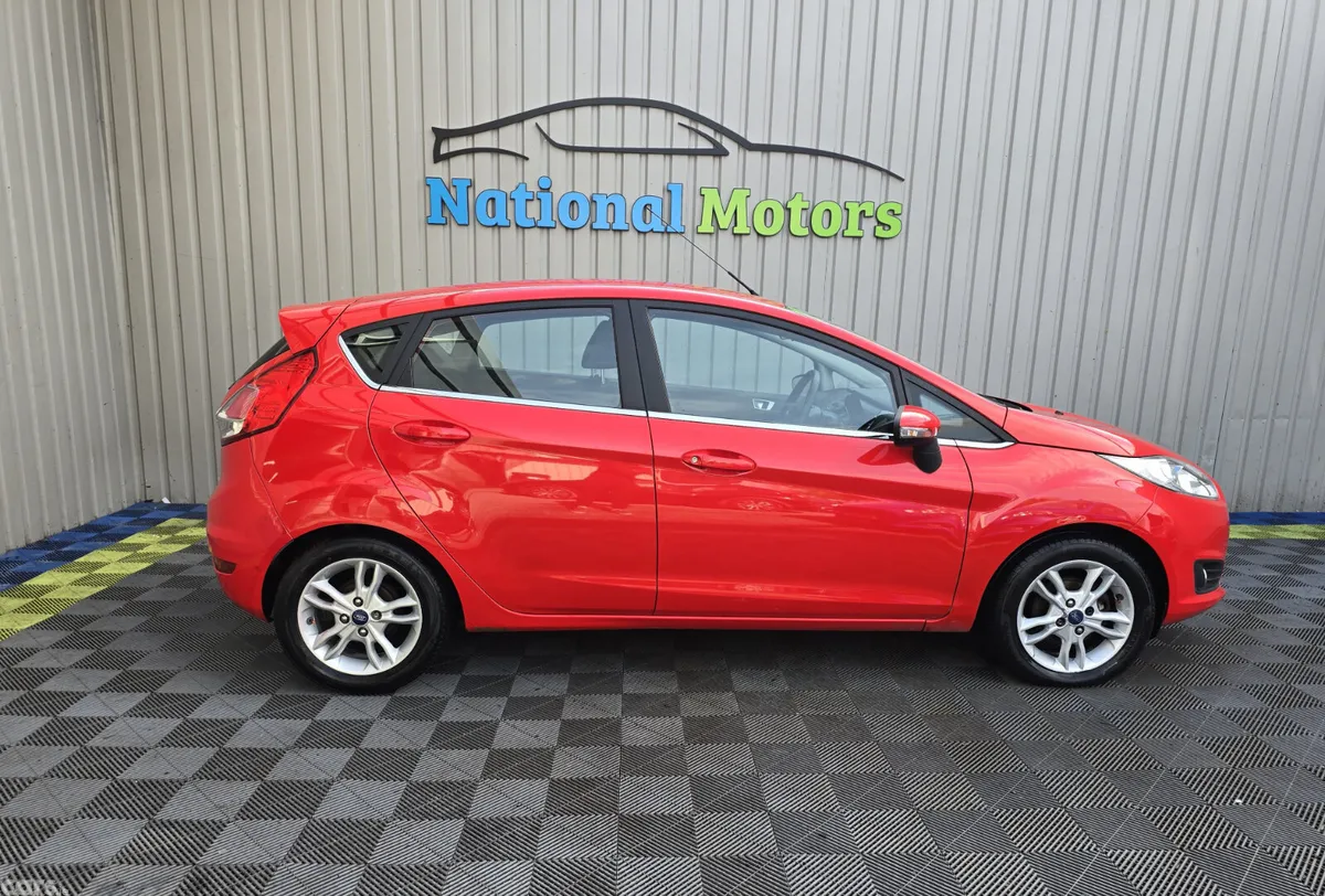 Ford Fiesta Hatchback, Petrol, 2014, Red