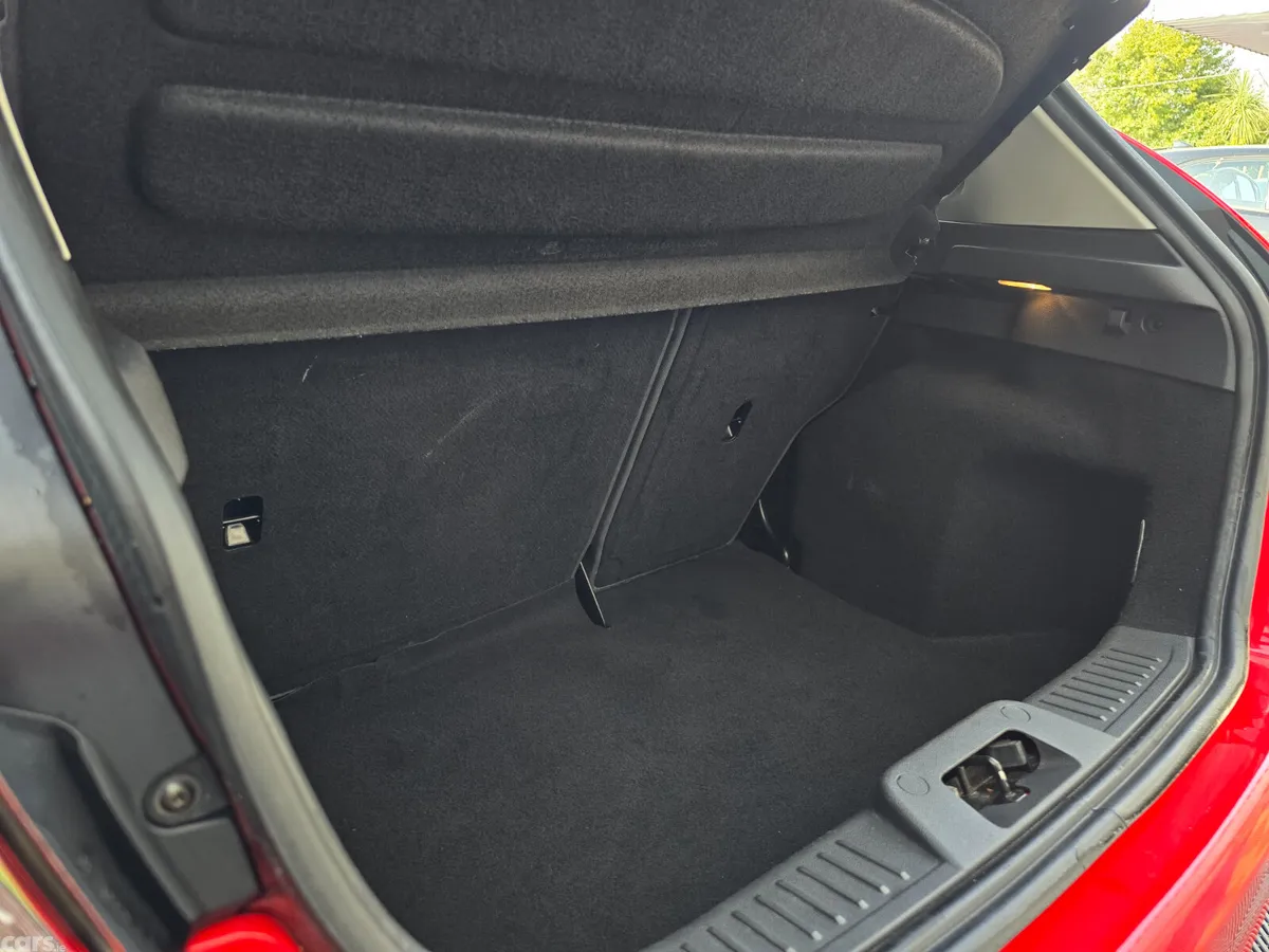 Ford Fiesta Hatchback, Petrol, 2014, Red