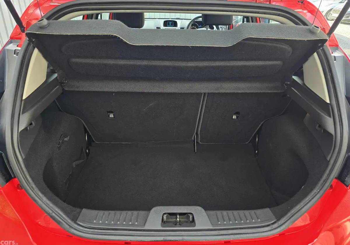 Ford Fiesta Hatchback, Petrol, 2014, Red