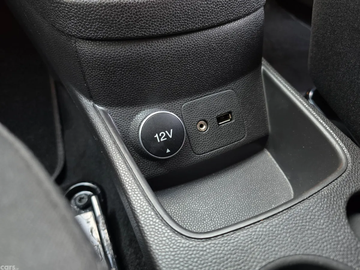 Ford Fiesta Hatchback, Petrol, 2014, Red