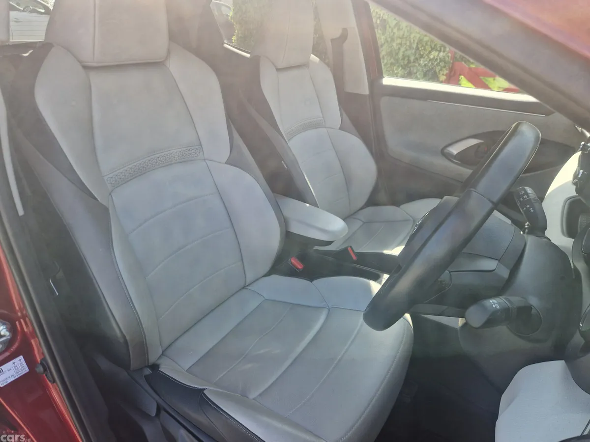 Toyota Yaris Hatchback, Petrol Hybrid, 2021, Red