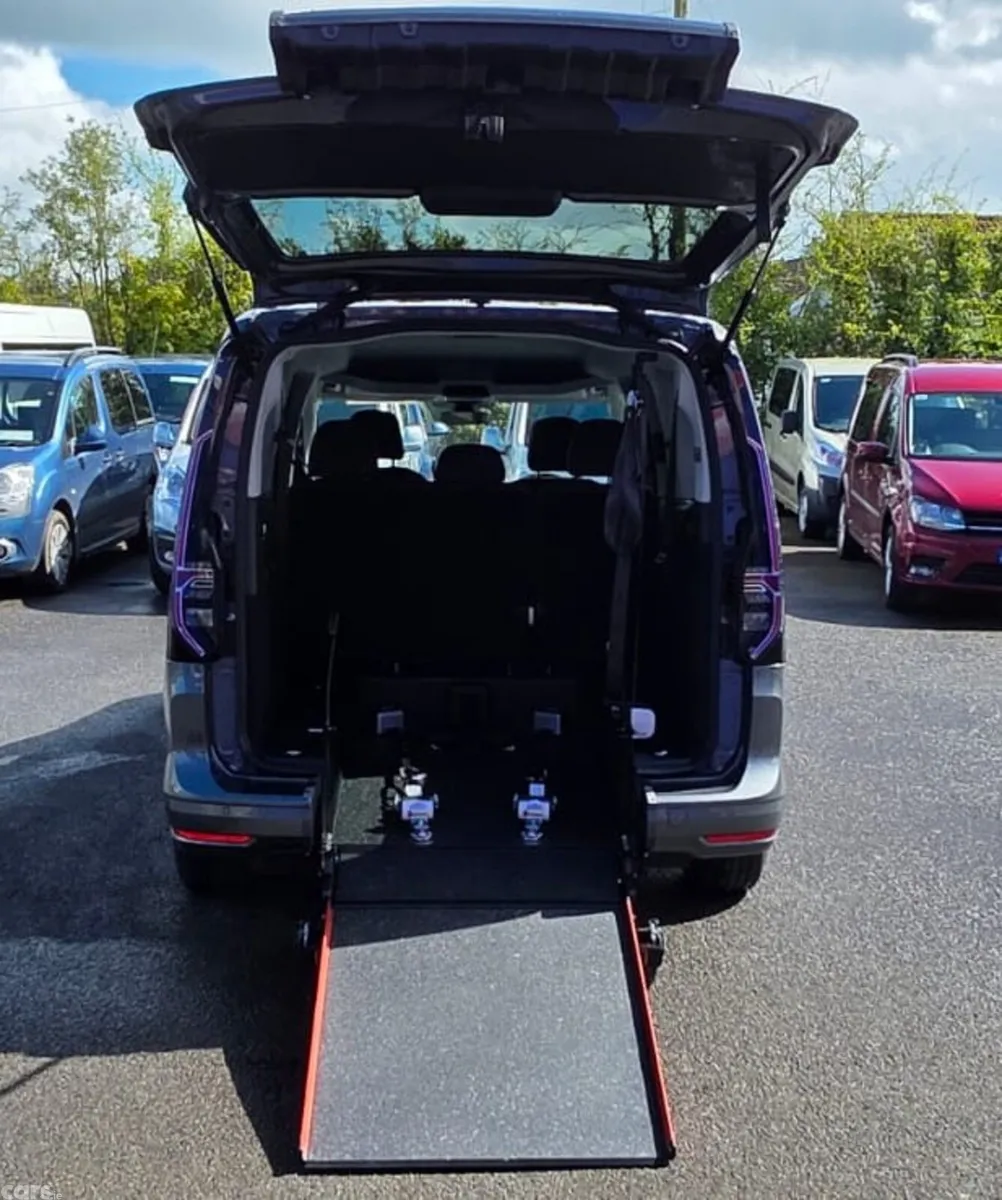 Volkswagen Caddy Maxi Life MPV, Diesel, 2026, Grey