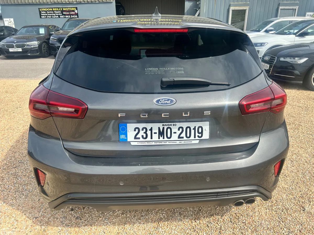 Ford Focus Hatchback, Diesel, 2023, Grey