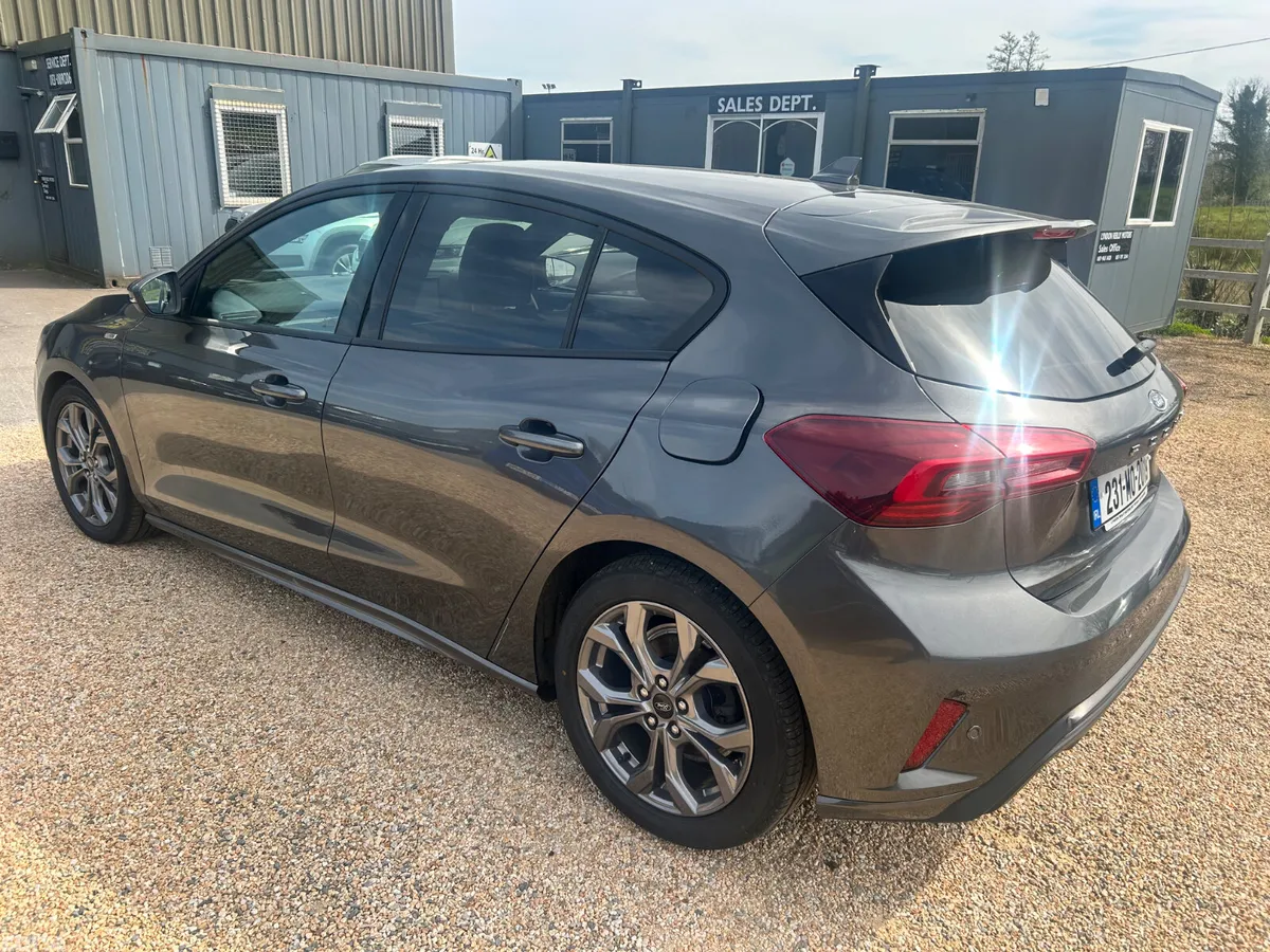 Ford Focus Hatchback, Diesel, 2023, Grey