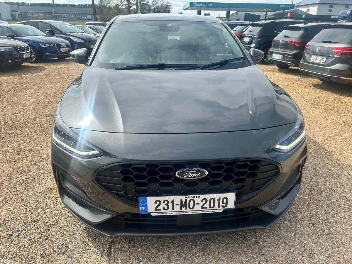 Ford Focus Hatchback, Diesel, 2023, Grey