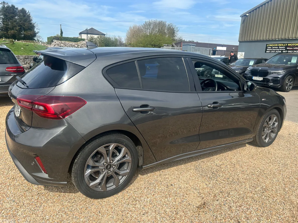 Ford Focus Hatchback, Diesel, 2023, Grey