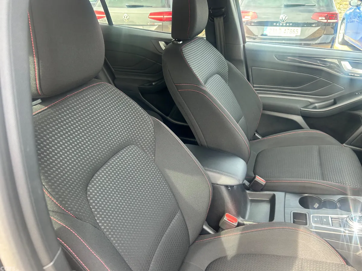 Ford Focus Hatchback, Diesel, 2023, Grey