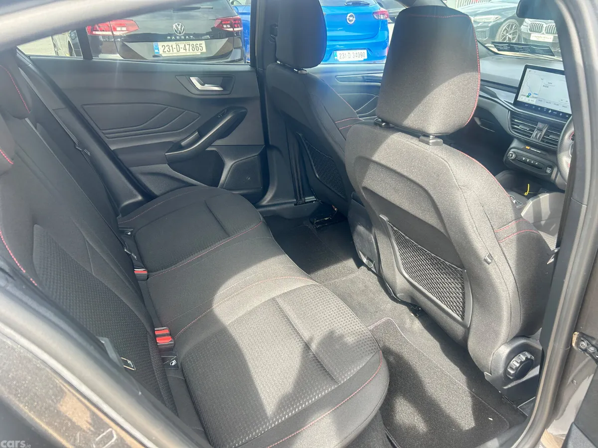 Ford Focus Hatchback, Diesel, 2023, Grey