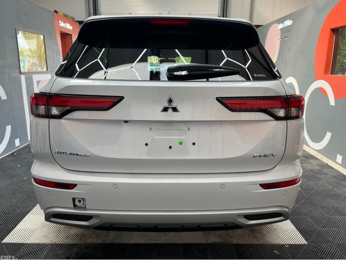 Mitsubishi Outlander SUV, Petrol Plug-in Hybrid, 2024, White