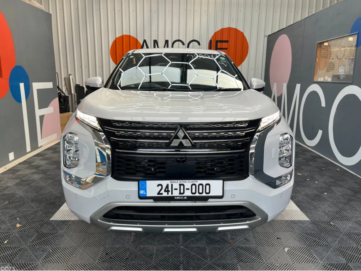 Mitsubishi Outlander SUV, Petrol Plug-in Hybrid, 2024, White