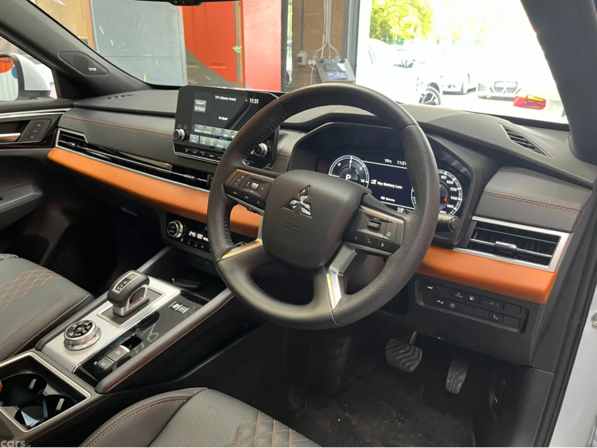 Mitsubishi Outlander SUV, Petrol Plug-in Hybrid, 2024, White