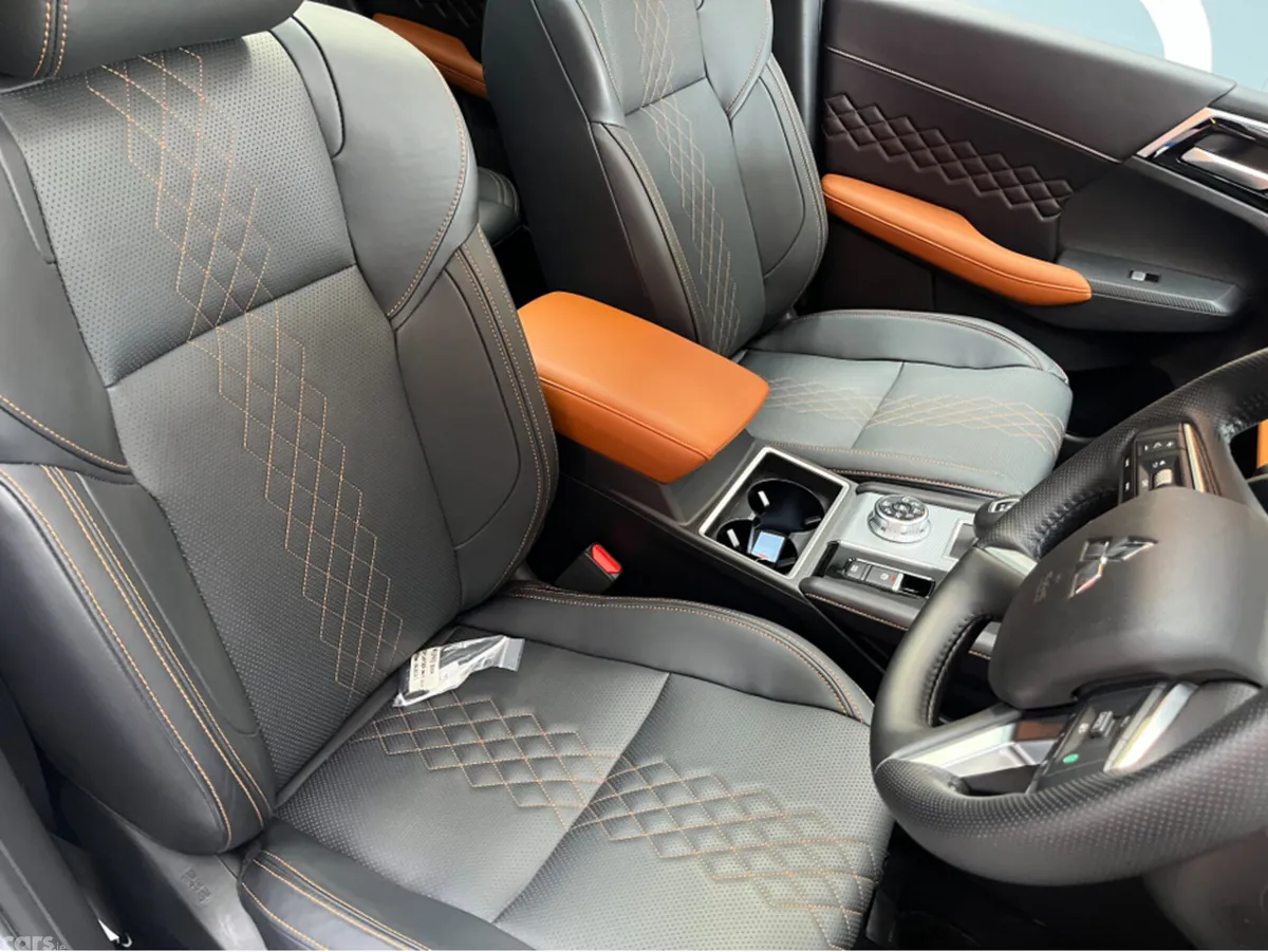 Mitsubishi Outlander SUV, Petrol Plug-in Hybrid, 2024, White