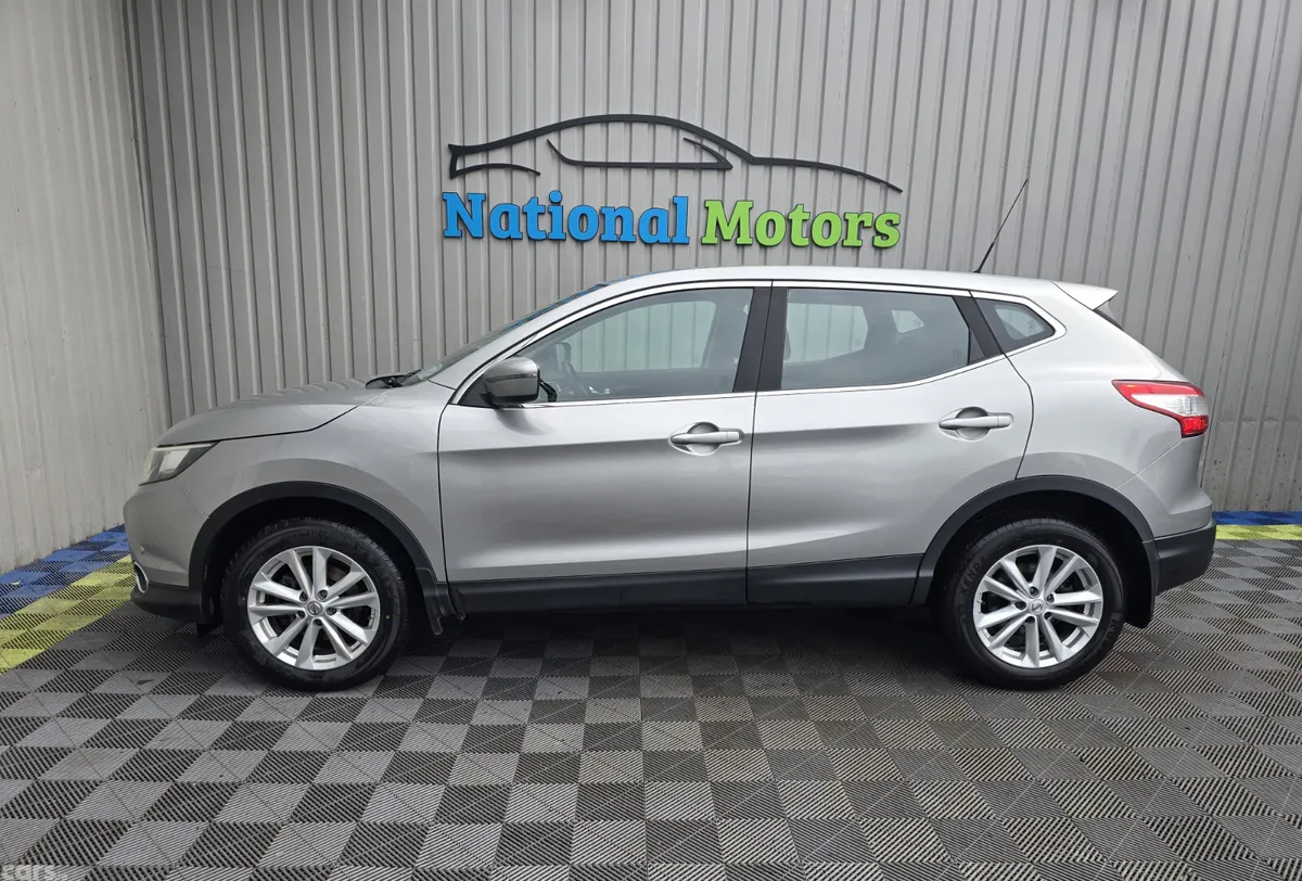 Nissan Qashqai SUV, Diesel, 2016, Silver