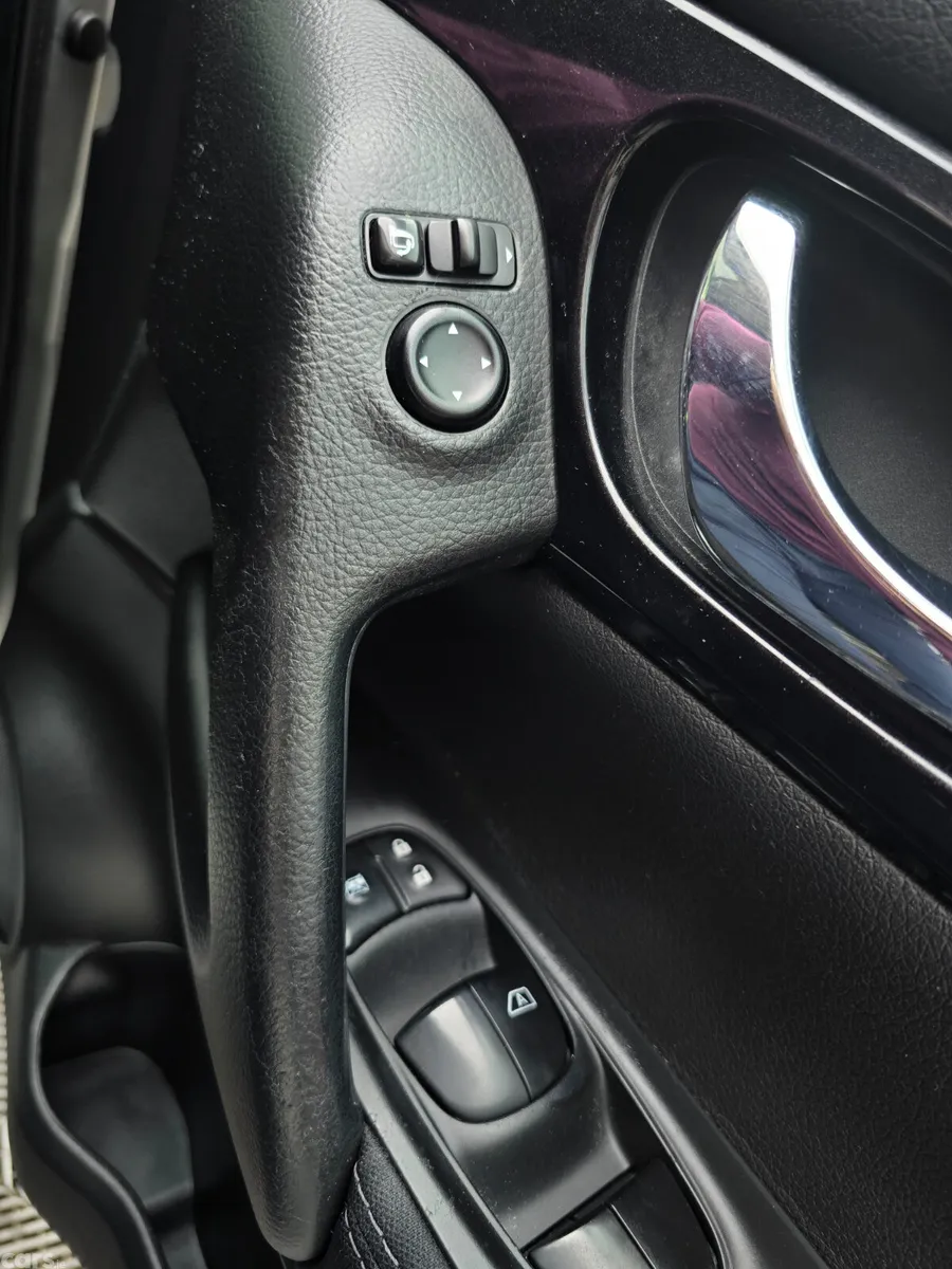 Nissan Qashqai SUV, Diesel, 2016, Silver