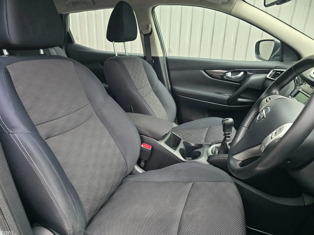 Nissan Qashqai SUV, Diesel, 2016, Silver
