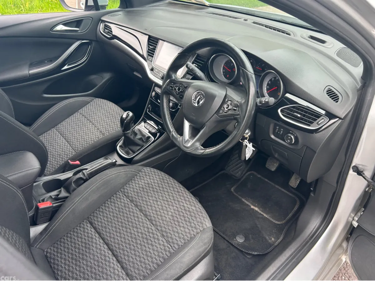 Opel Astra Hatchback, Diesel, 2016, Silver