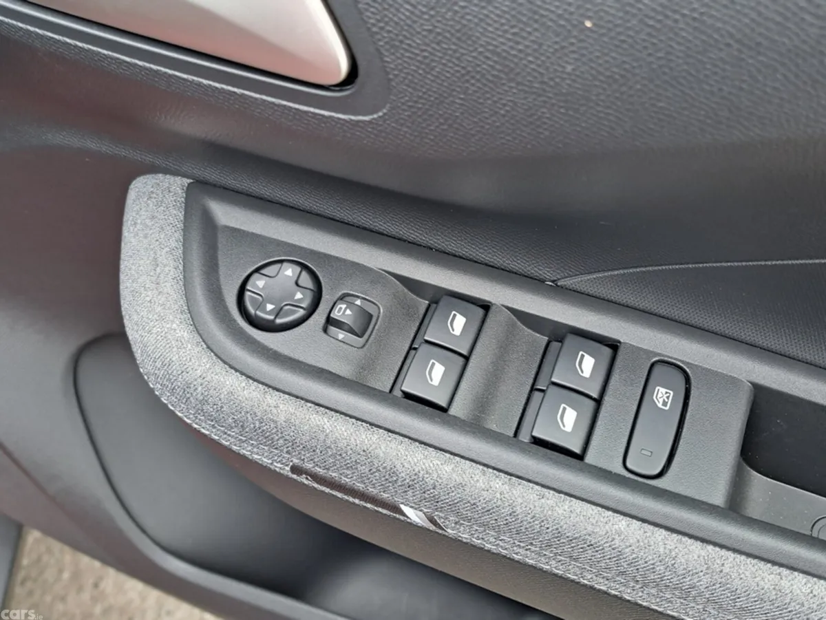 Opel Frontera MPV, Petrol Hybrid, 2026, Orange