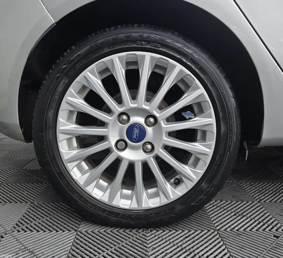 Ford Fiesta Hatchback, Petrol, 2015, Silver