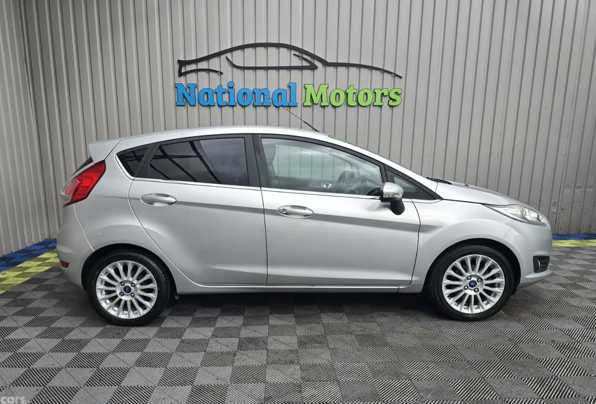 Ford Fiesta Hatchback, Petrol, 2015, Silver
