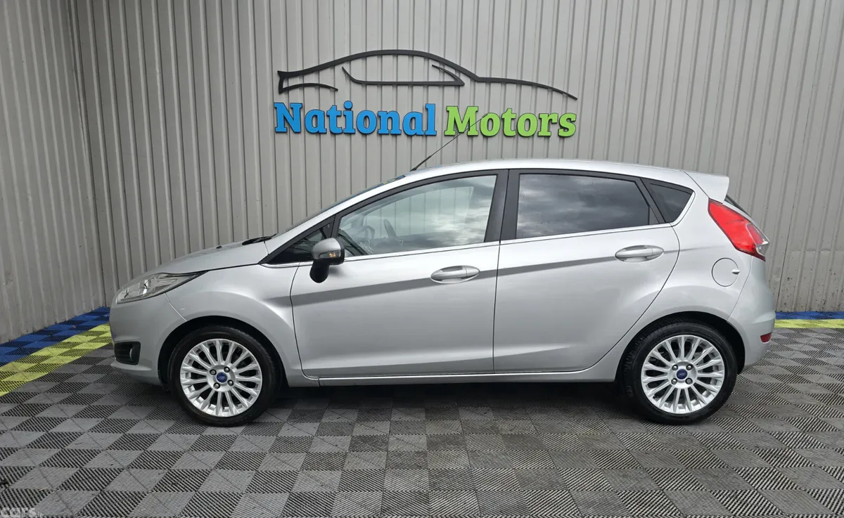 Ford Fiesta Hatchback, Petrol, 2015, Silver