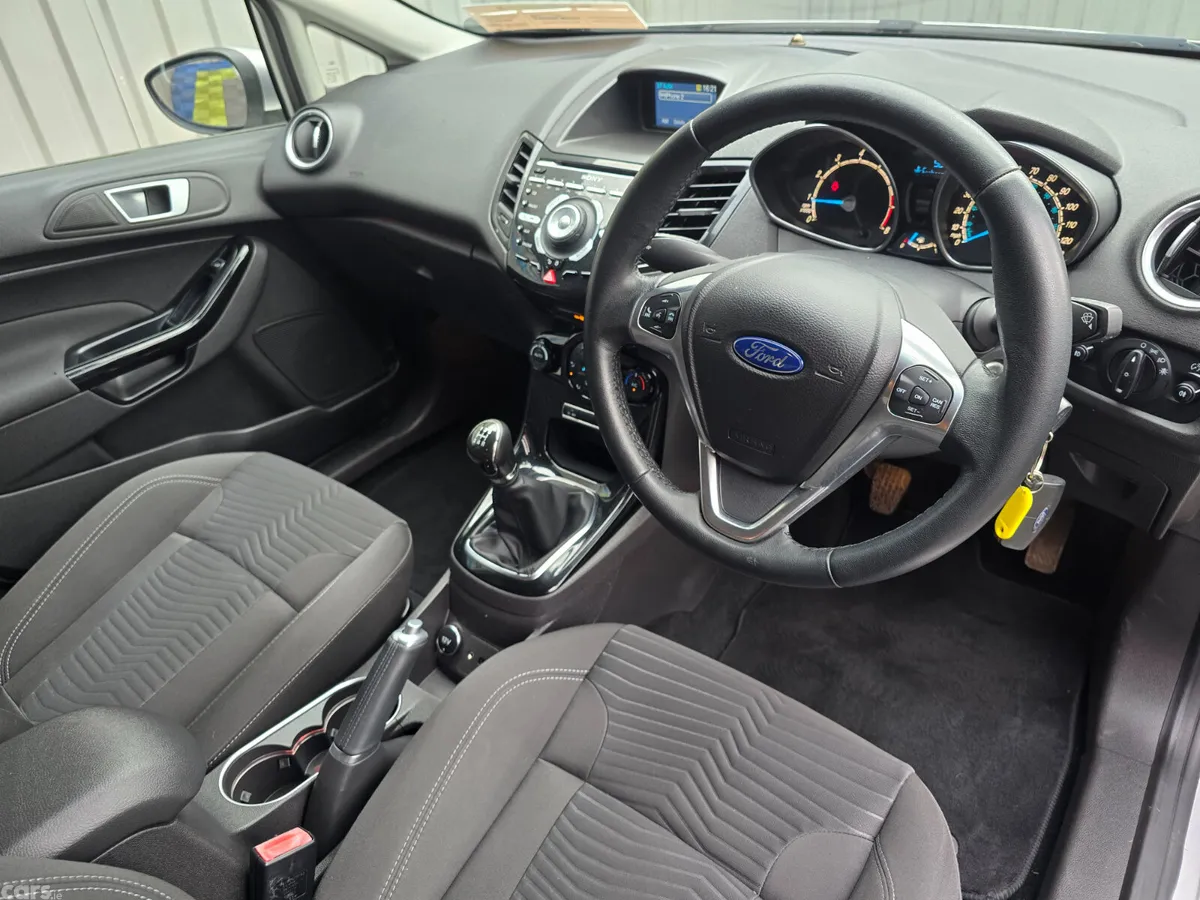 Ford Fiesta Hatchback, Petrol, 2015, Silver