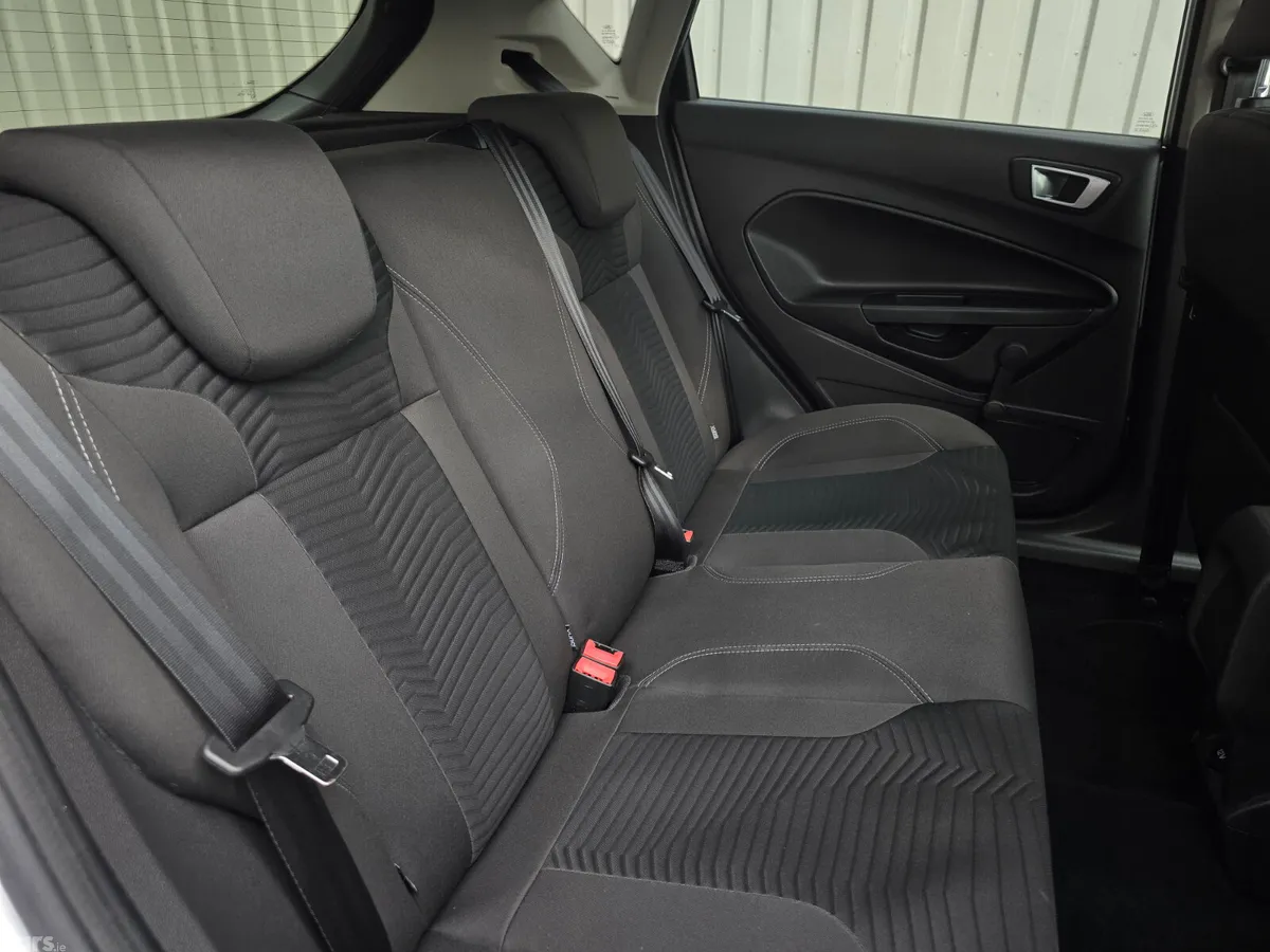 Ford Fiesta Hatchback, Petrol, 2015, Silver