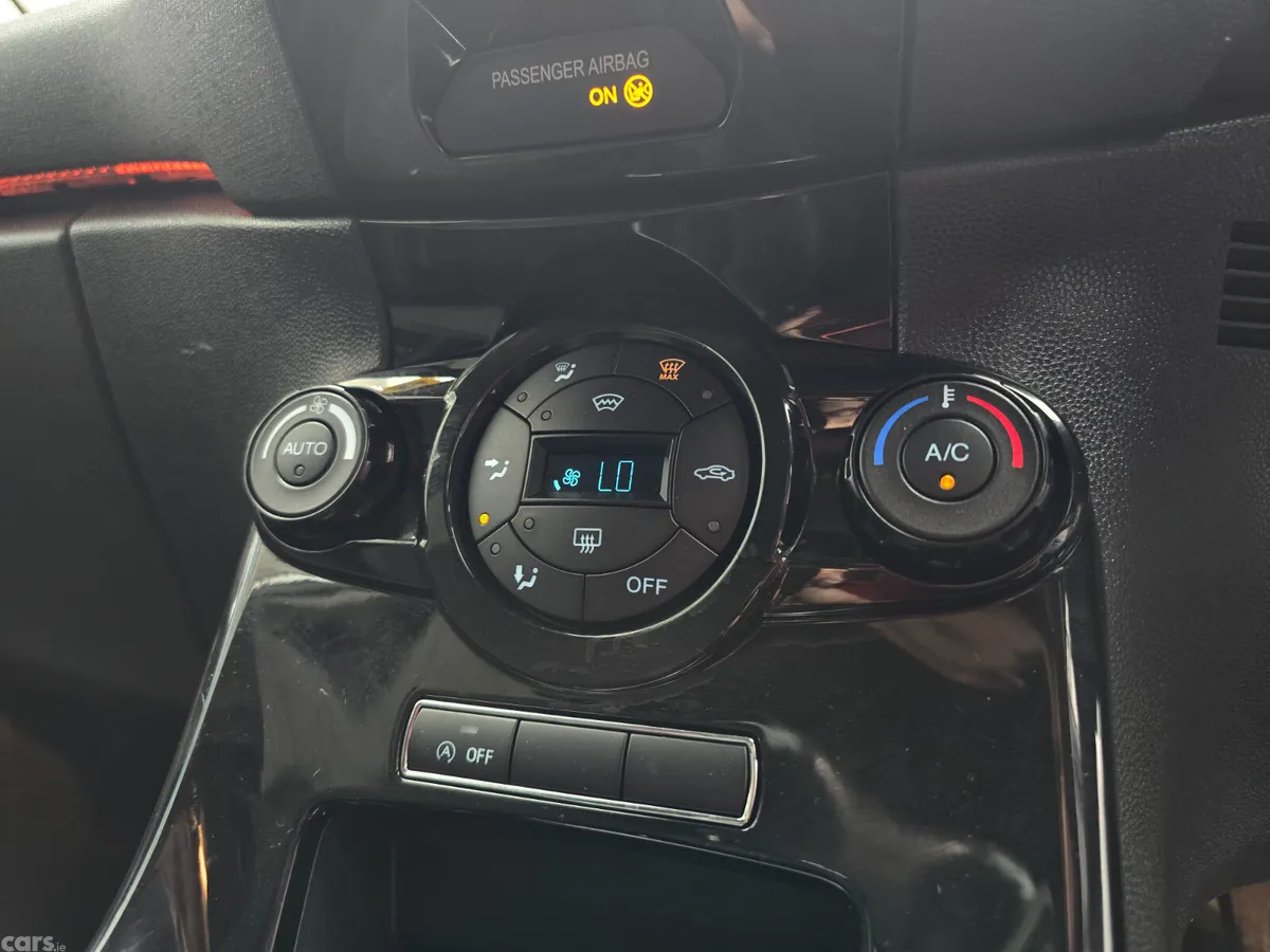 Ford Fiesta Hatchback, Petrol, 2015, Silver