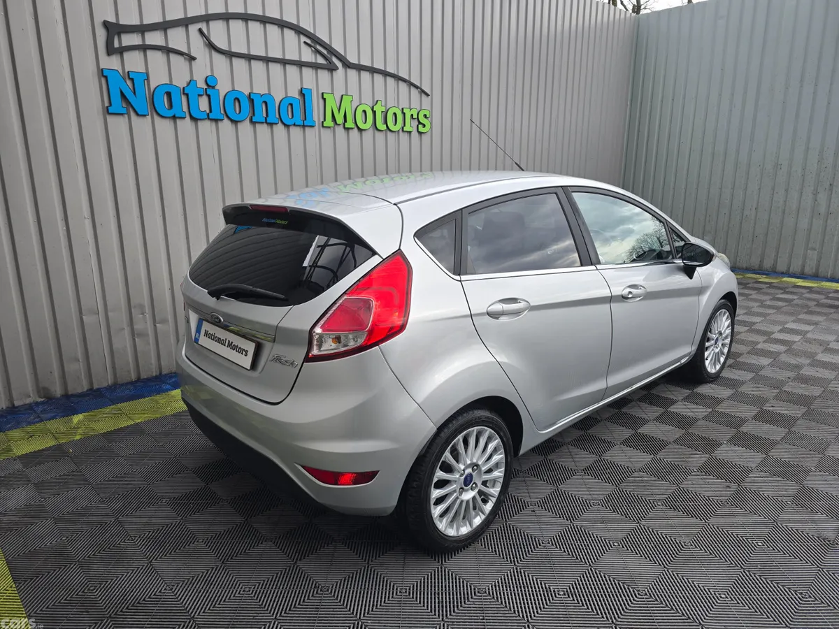 Ford Fiesta Hatchback, Petrol, 2015, Silver